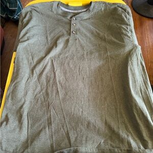 Men’s games Henley gray gently used